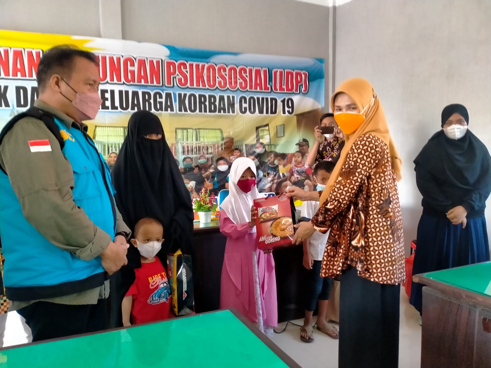 layanan dukungan psikososial (LDP) Dinas Sosial Provinsi Jawa Timur bagi anak dalam keluarga korban 
